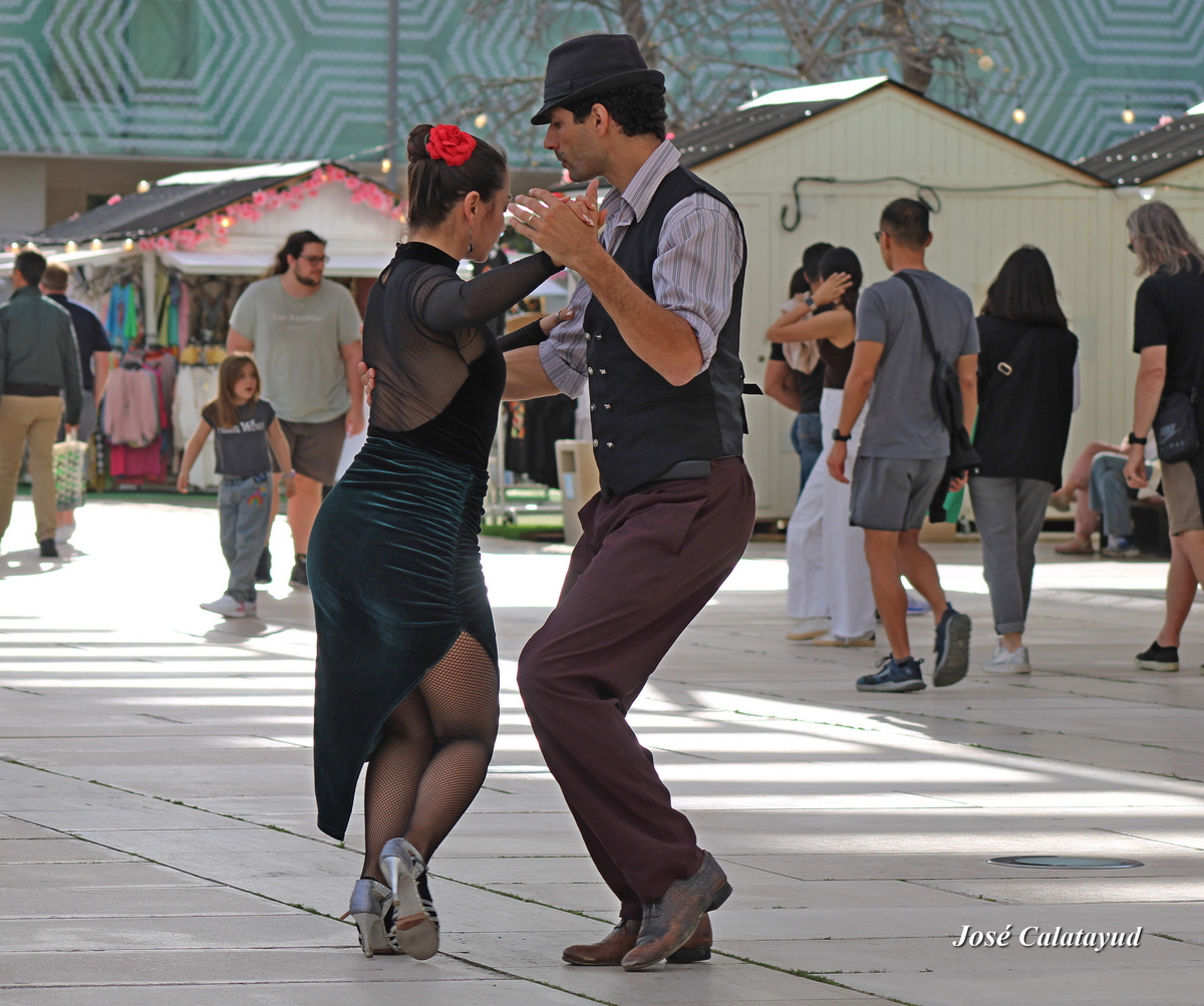 Tango dancers